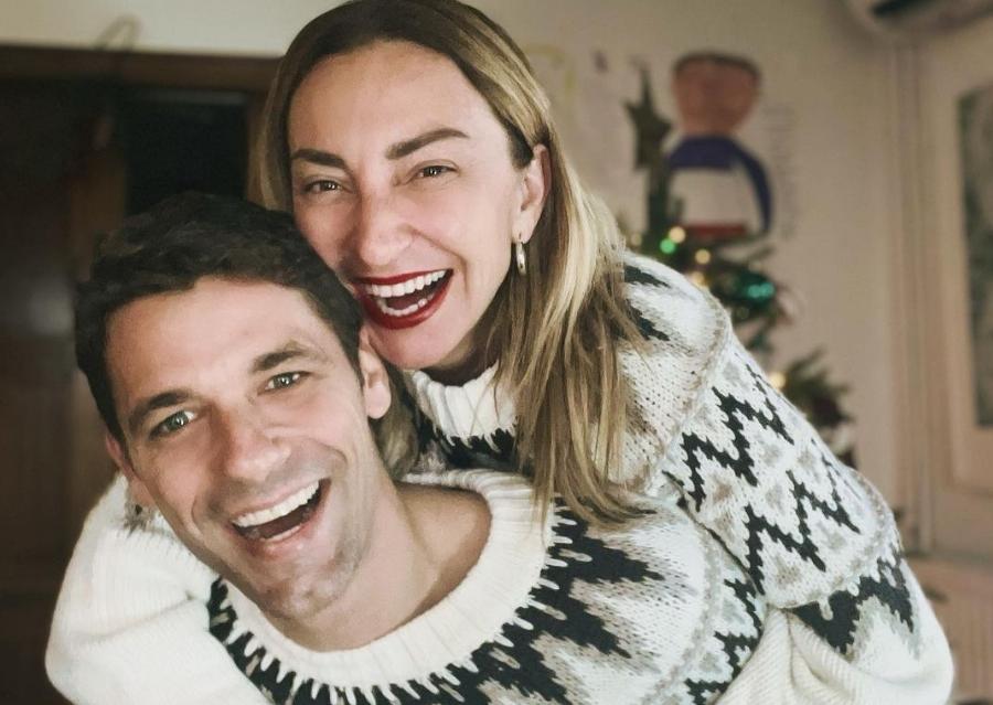 Ρούλα Ρέβη: Η εξομολόγηση για τη δύσκολη εφηβεία, το σχολείο που παράτησε, η μητρότητα και η διαφορά ηλικίας με τον Αποστόλη Τότσικα