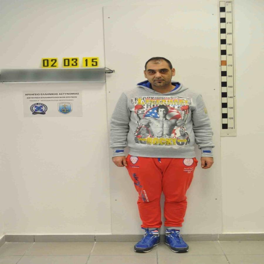 Είχε καταδικαστεί σε 26 χρόνια αλλά αφέθηκε ελεύθερος: Aυτός είναι ο βιαστής με το λευκό βαν που έχει προκαλέσει τρόμο στη Λαυρεωτική