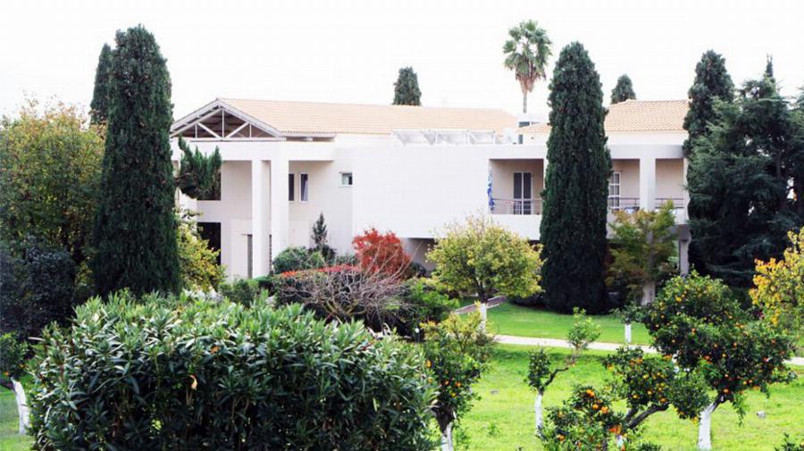 Βρέθηκε όπλο σε συρτάρι: Συνελήφθη η υπεύθυνη της δομής της “Κιβωτού του Κόσμου” στην Καλαμάτα