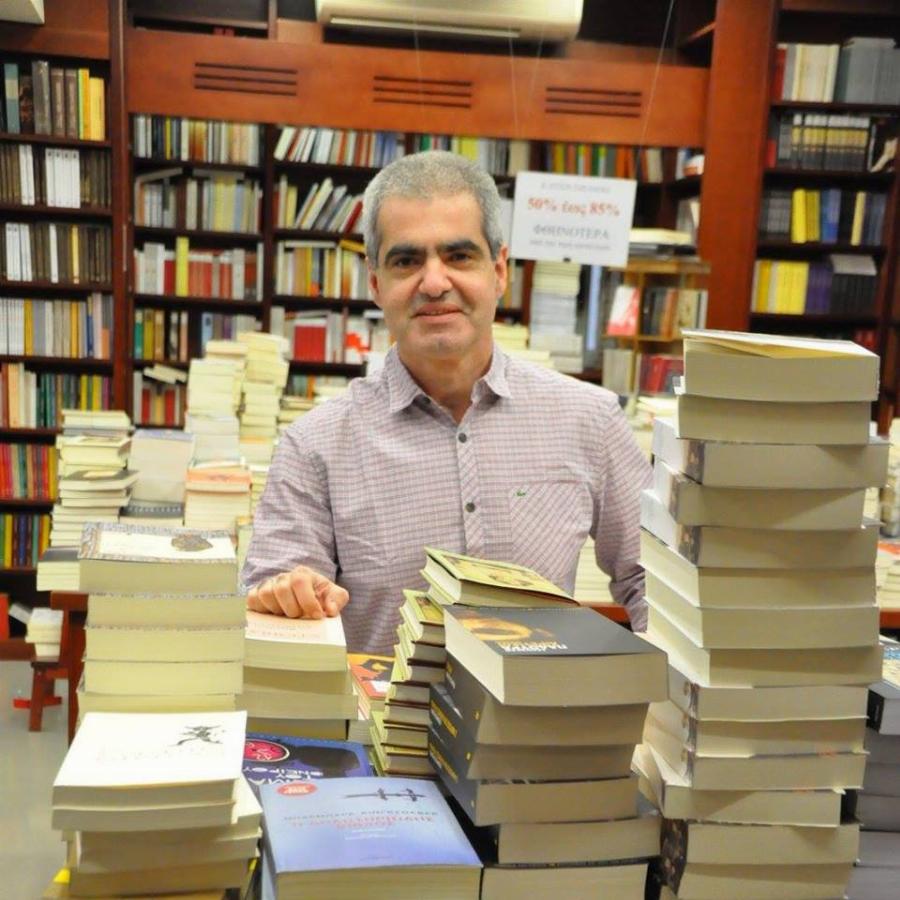 Νέα φρίκη: Συνελήφθη για παιδική πορνογραφία ο συγγραφέας παιδικών βιβλίων Βασίλης Παπαθεοδώρου