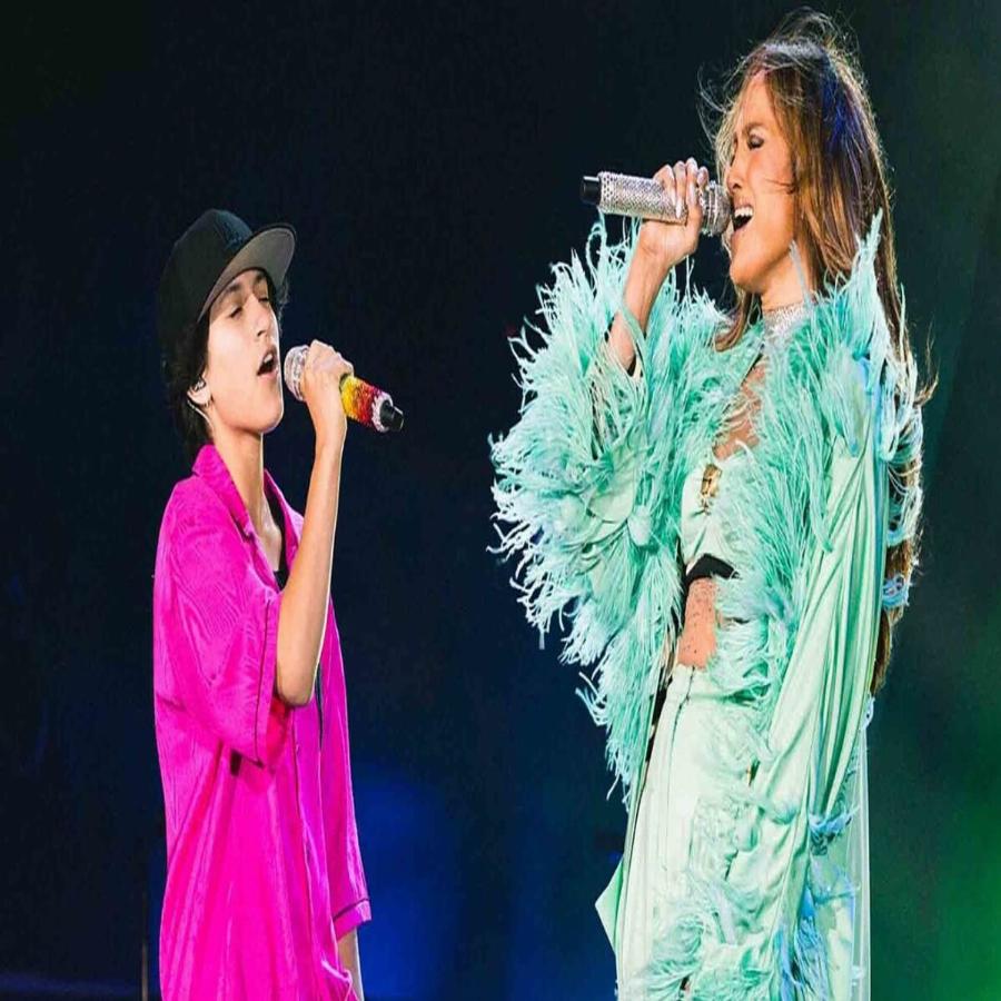 Ευτυχισμένη μαμά η Τζένιφερ Λόπεζ: Δεν έχει δώσει φύλο στο 14χρονο παιδί της