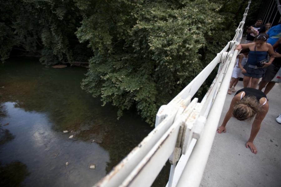 Η στάση που επιβάλλεται να κάνεις: Η καθηλωτική Αγία Παρασκευή στην Κοιλάδα των Τεμπών με το κρυφό θαυματουργό προσκύνημα