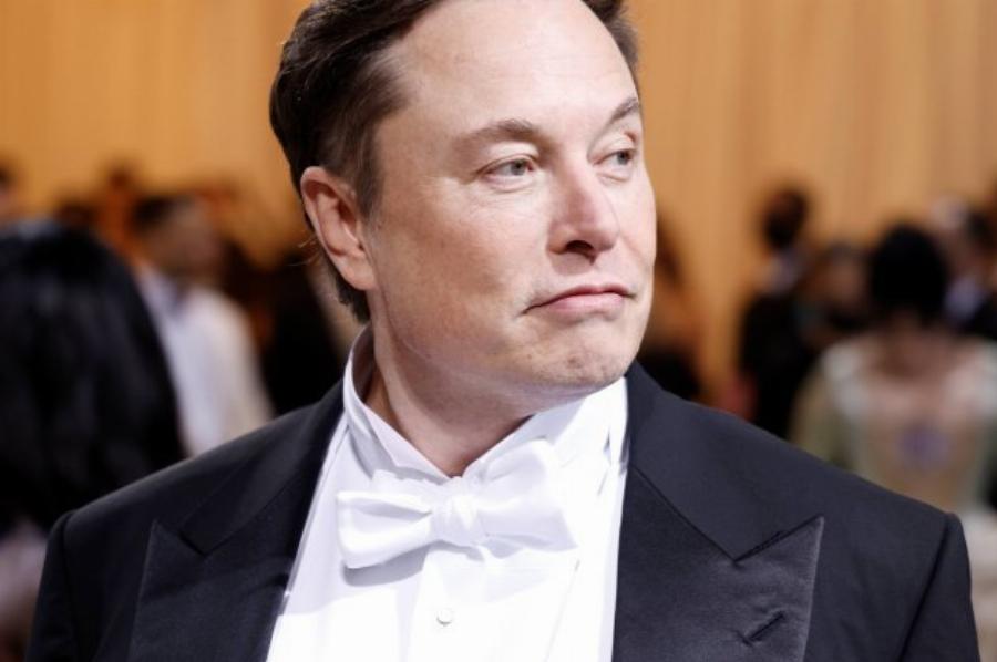 Viral έγινε Βραζιλιάνος Influencer: Έκανε τατουάζ το όνομα του Μασκ στο πρόσωπό του για να τον στείλει με το SpaceX στον Άρη