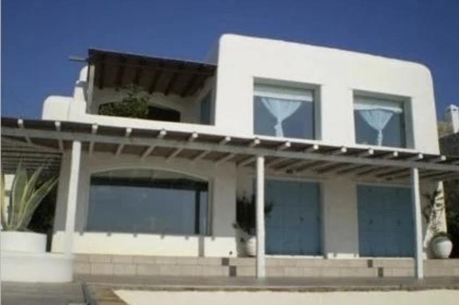 Πωλείται η πολυτελής βίλα της Ρούλας Κορομηλά στη Μύκονο: Το εξωφρενικό ποσό πώλησης και ο λόγος που το έκανε