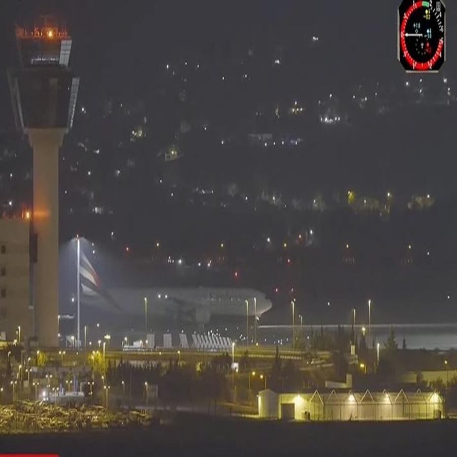 Καρέ – καρέ εικόνες από την προσγείωση του αεροσκάφος της Emirates στο Ελευθέριος Βενιζέλος – Τι συμβαίνει με τον «ύποπτο Άραβα»