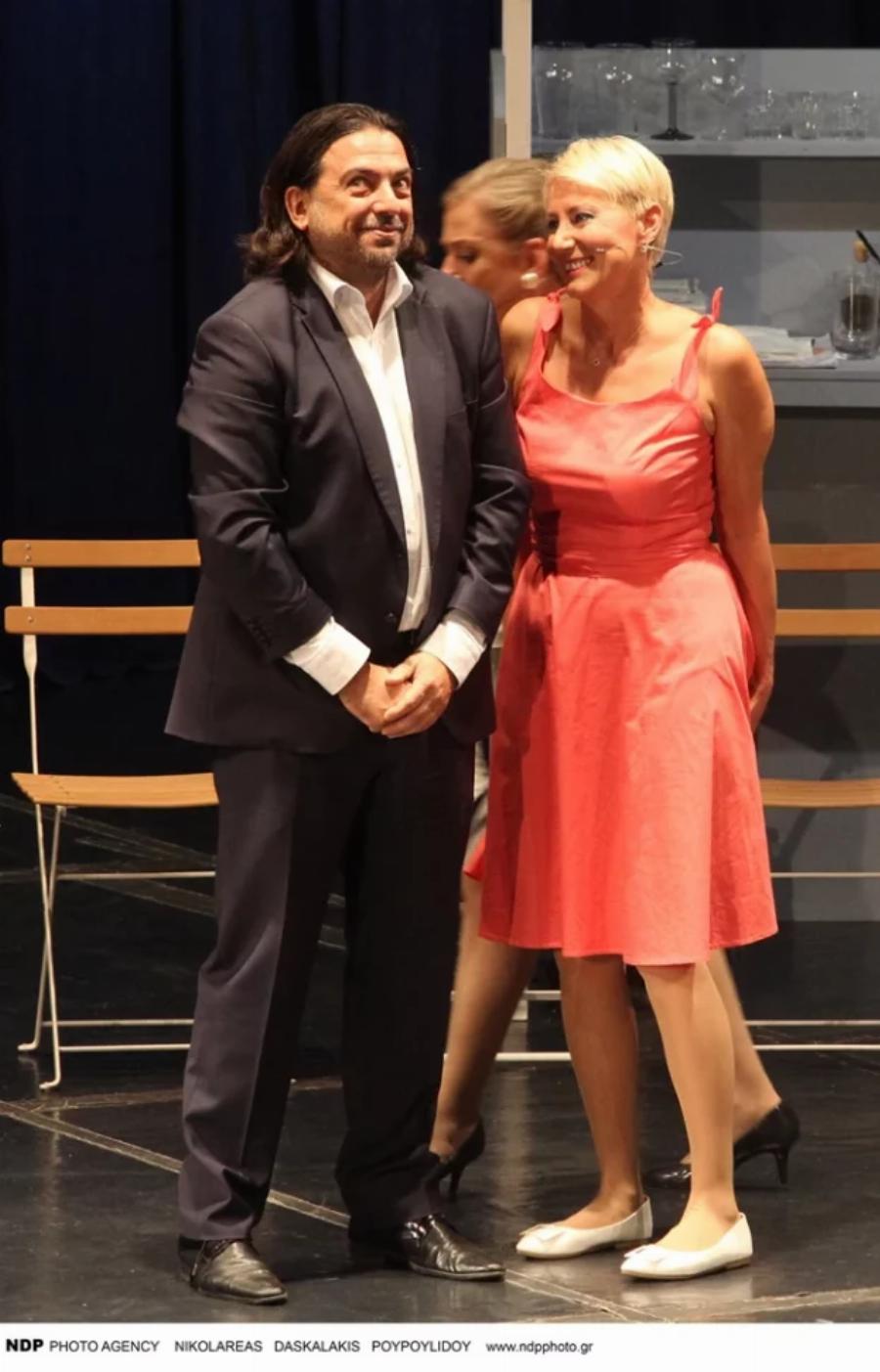 Πρώτη φορά πάνω στο σανίδι: Η Νατάσα Παζαΐτη εντυπωσίασε με τις θεατρικές της ικανότητες