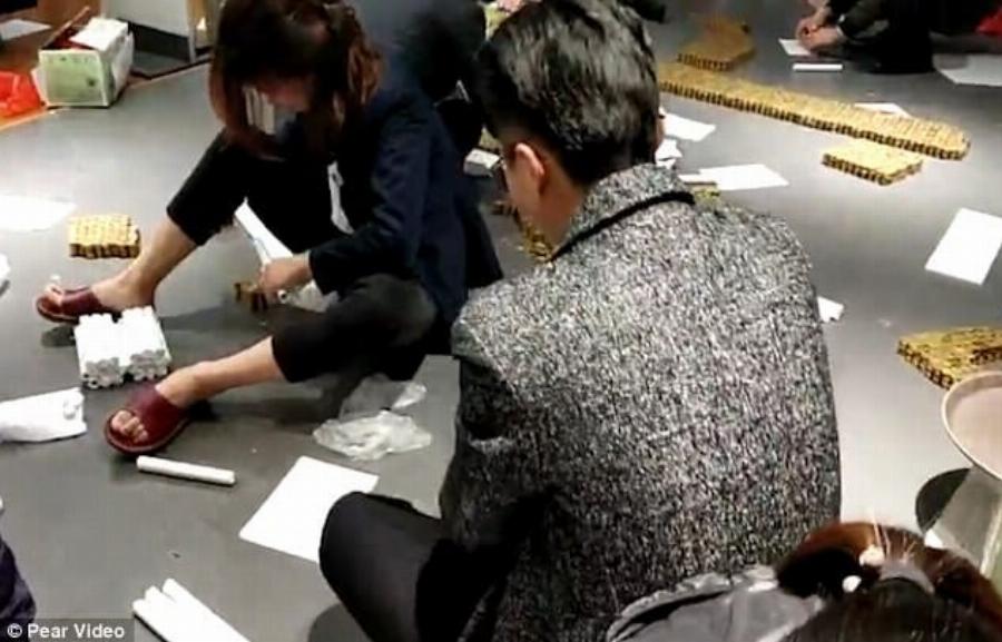 Ακόμα μετράνε κούτες με ψιλά: Ο 37χρονος που αγόρασε καινούργιο αυτοκίνητο αξίας 51.000€ και το πλήρωσε με κέρματα