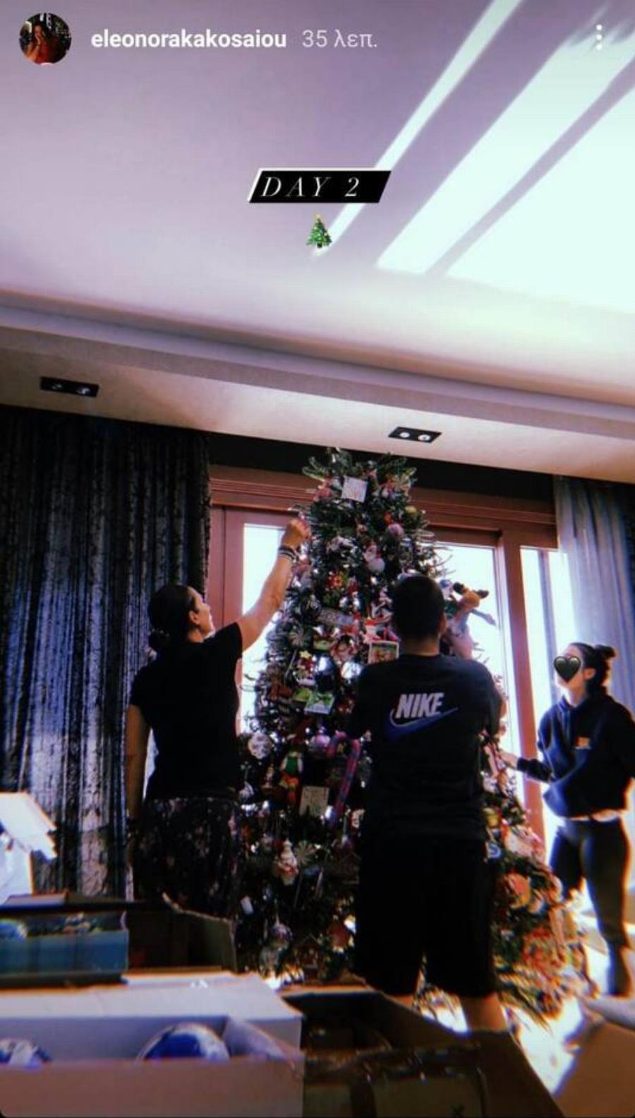 Σε χριστουγεννιάτικο κλίμα ο Γιάννης Πλούταρχος: Στόλισαν το δέντρο και φτάνει μέχρι το ταβάνι