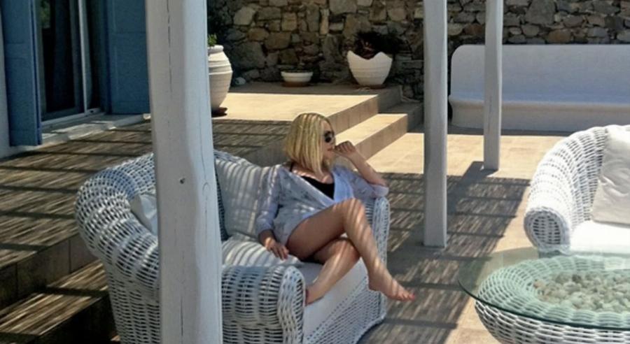 Πωλείται η πολυτελής βίλα της Ρούλας Κορομηλά στη Μύκονο: Το εξωφρενικό ποσό πώλησης και ο λόγος που το έκανε