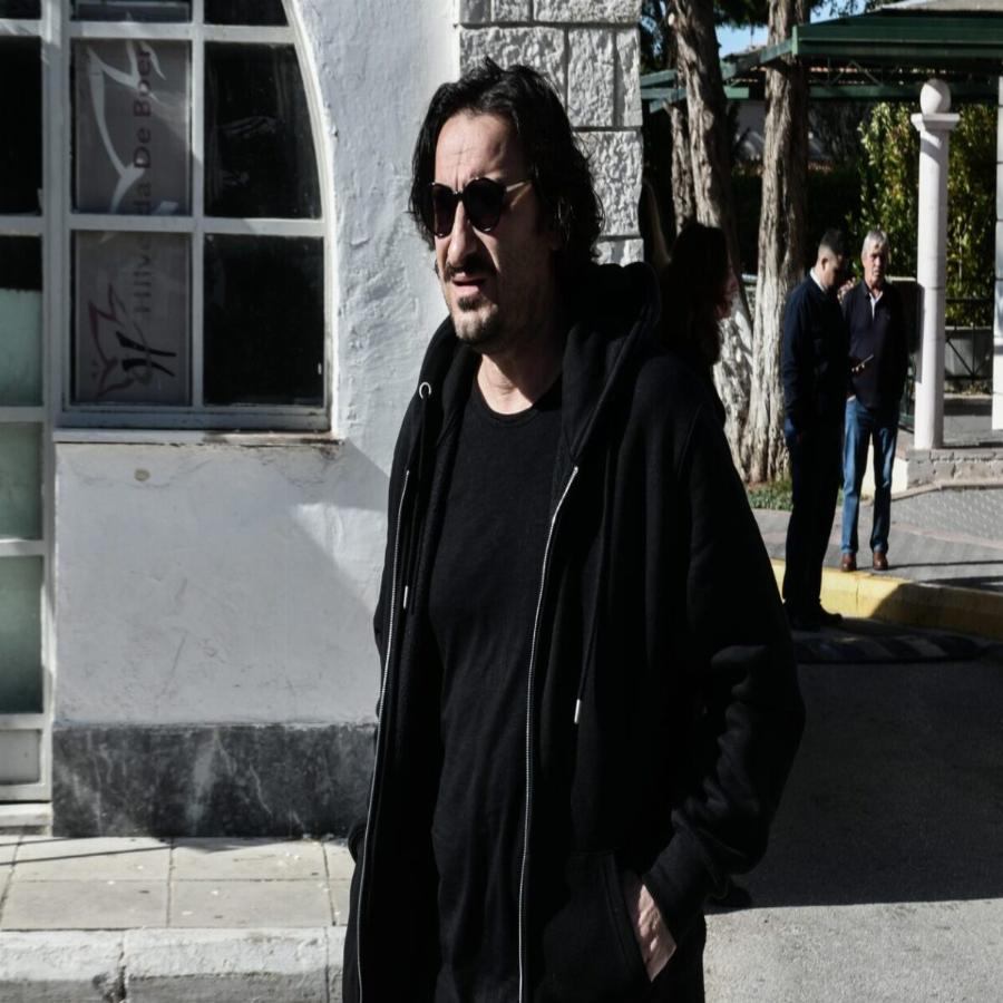 «Έφυγε» ξεχασμένη: Ελάχιστος κόσμος βρέθηκε στην κηδεία της Μίνας Αδαμάκη