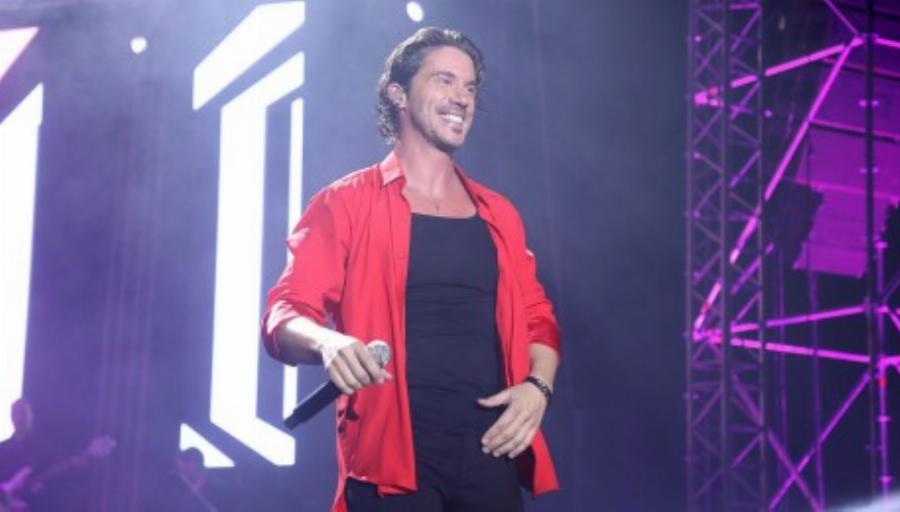 Ο άγνωστος αδερφός του Νίκου Οικονομόπουλου:  Ζει στην Κρήτη και εργάζεται σε νυχτερινό κέντρο