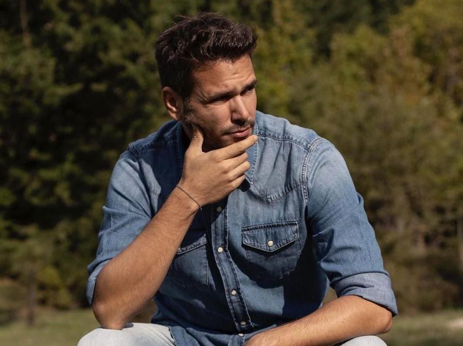 Τον βλέπουν και λιώνουν οι γυναίκες: Μελαχρινός και μουσάτος – Αυτός είναι ο κούκλος αδερφός του Μιχάλη Λεβεντογιάννη, Δημήτρης