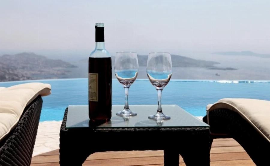 Πωλείται η πολυτελής βίλα της Ρούλας Κορομηλά στη Μύκονο: Το εξωφρενικό ποσό πώλησης και ο λόγος που το έκανε