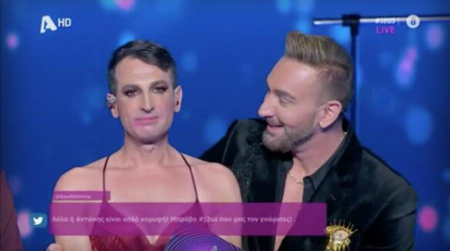 Συγκίνηση στο J2US: Η Λόλα έβγαλε την περούκα και παρουσιάστηκε πρώτη φορά ως Αντώνης