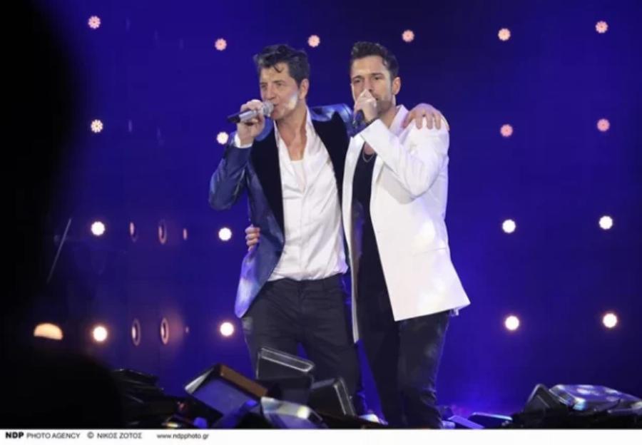 Τον κοίταζε και «έλιωνε»: «Ξετρελαμένη» η Κάτια Ζυγούλη στη πρεμιέρα του Σάκη Ρουβά