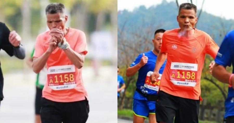 Ένα τσιγάρο για να πάρει μια ανάσα από τον μαραθώνιο: Ο 50χρονος που κάνει τον γύρο του διαδικτύου