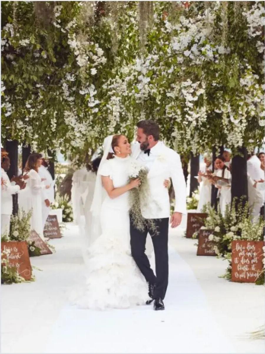 Με το ένα πόδι έξω από τον γάμο ο Μπεν Άφλεκ: «Δυστυχισμένος στο πλευρό της Λόπεζ, έγινε μαριονέτα της»