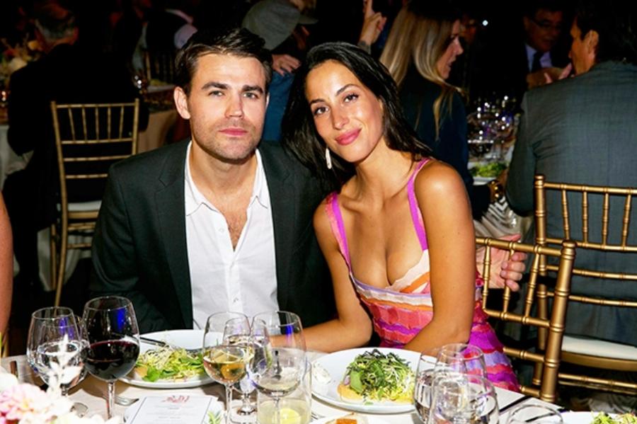 Μελαχρινή κούκλα και 29 χρόνια μικρότερη του: O Μπραντ Πιτ είναι ξανά ερωτευμένος και αυτή είναι η καλλονή που τον έχει ξετρελάνει