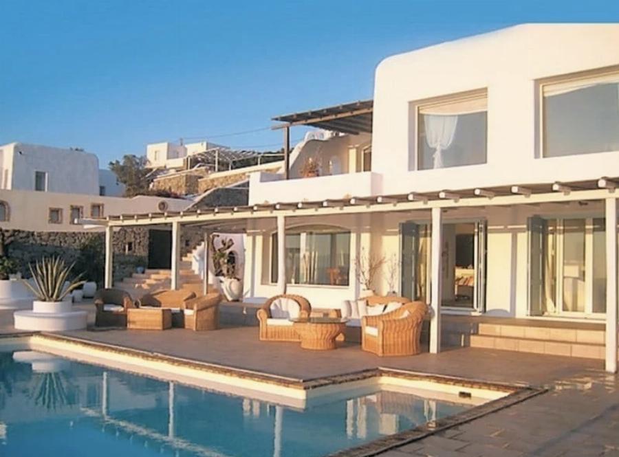 Πωλείται η πολυτελής βίλα της Ρούλας Κορομηλά στη Μύκονο: Το εξωφρενικό ποσό πώλησης και ο λόγος που το έκανε