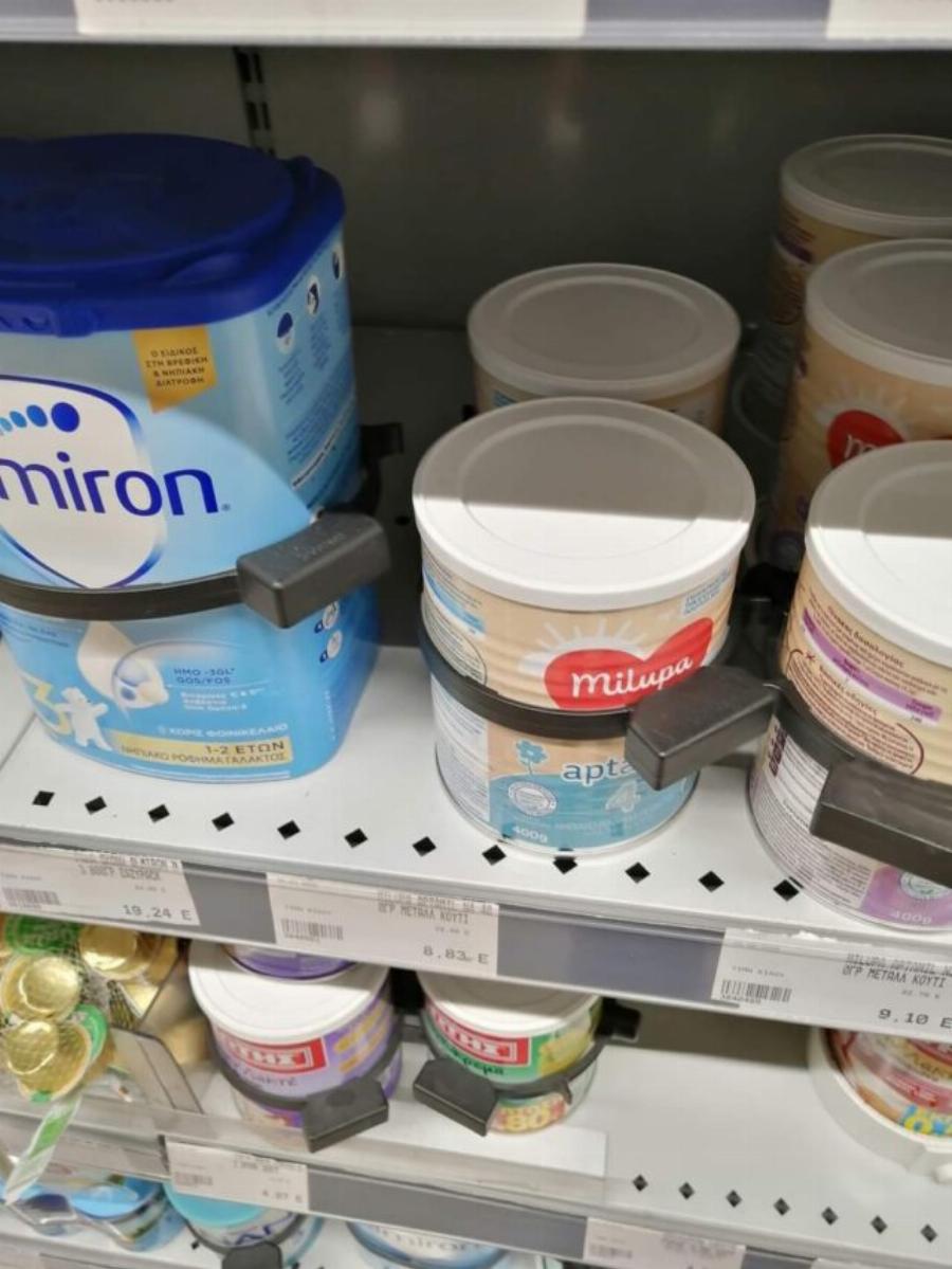 Ο παντοπώλης που ντρόπιασε τη κυβέρνηση και τις πολυεθνικές: Προσφέρει δωρεάν γάλα και παιδικές τροφές σε όσους έχουν ανάγκη