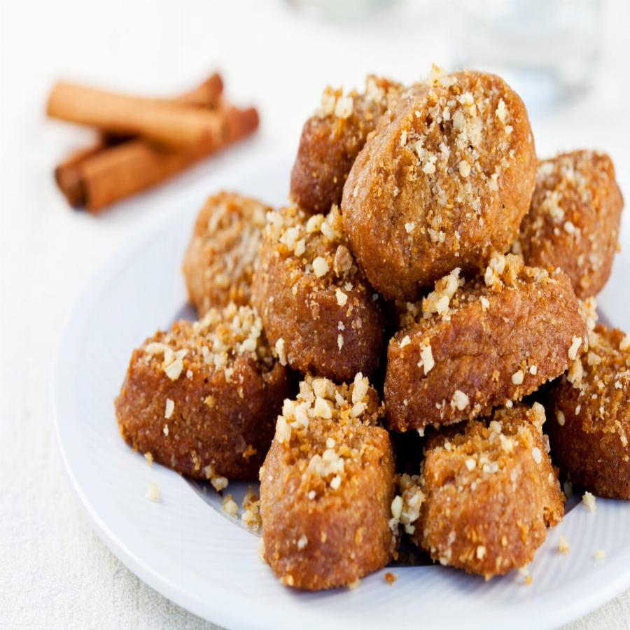 Τα καλύτερα μελομακάρονα: Τα κόλπα που θα απογειώσουν τη συνταγή σας