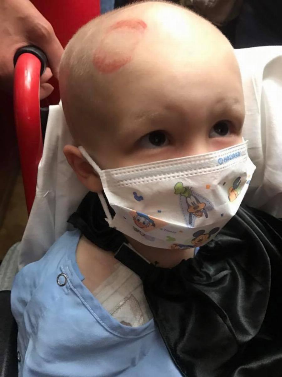 Λύγισαν και οι πέτρες με το μικρό αγγελούδι: Μάνα αποχαιρετά τον γιο της που σβήνει από καρκίνο – Δάκρυσε και ο Θεός με τα τελευταία λόγια του