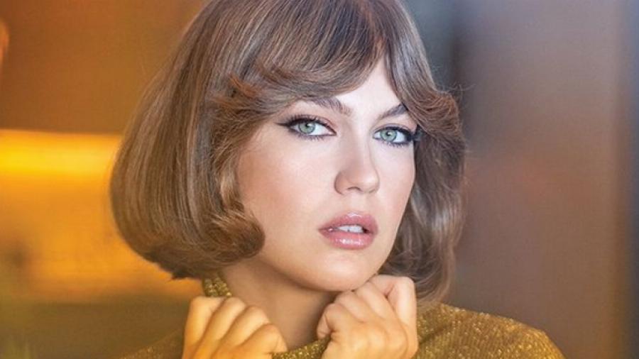 Κλέλια Ανδριολάτου: Η καλλονή μούσα του Παπακαλιάτη, το μόντελινγκ σε μικρή ηλικία και τα απειλητικά μηνύματα