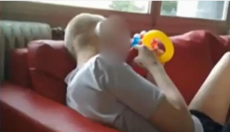 Σπαράζει καρδιές η μητέρα 21χρονου που ξεψύχησε από ξυλοδαρμό υπαλλήλου σε δομή ΑμεΑ: «Μου στέρησαν τη μυρωδιά του Πάρη, μόνο αυτό ήθελα»