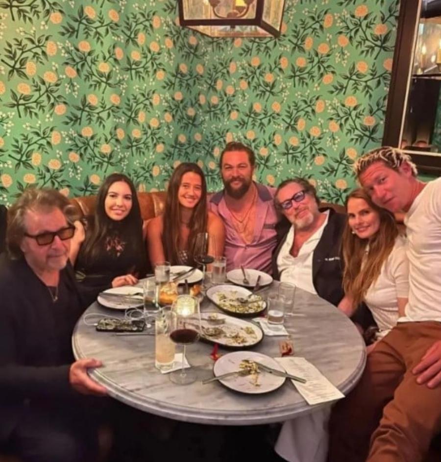 Μελαχρινή καλλονή και 28 ετών: Η νέα σύντροφος του 81χρονου Αλ Πατσίνο δεν έχει θέμα με τη διαφορά ηλικίας