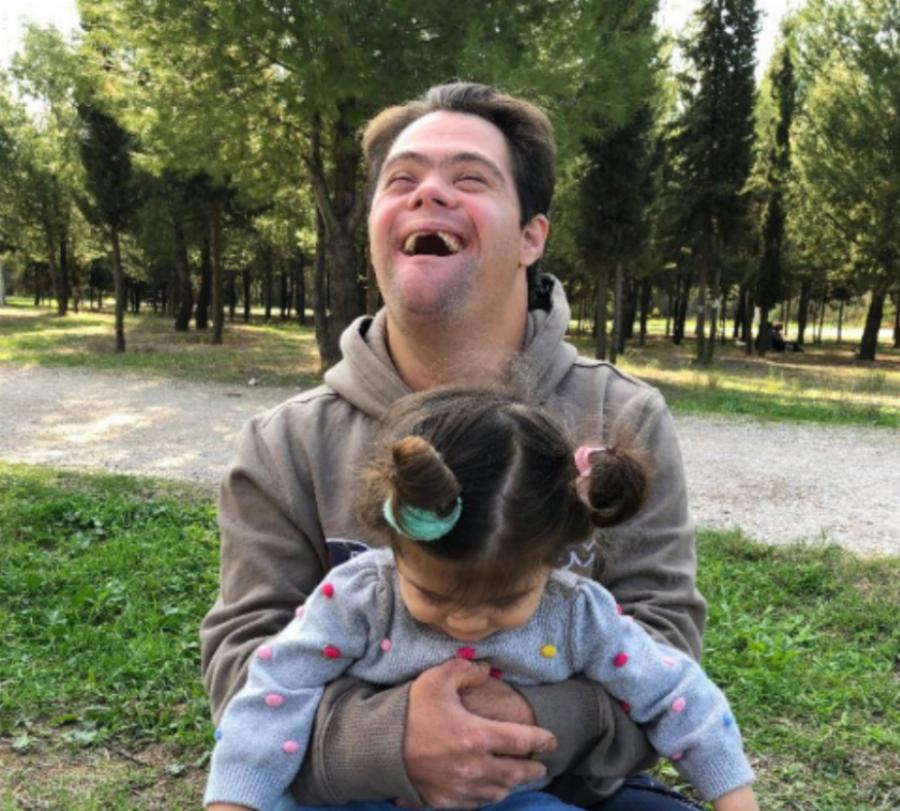 Γιώργος και Nίκος Τζερεμές: Δύο αχώριστα αδέρφια ο ένας με σύνδρομο Down που τους δένουν πολλά περισσότερα από την αγάπη