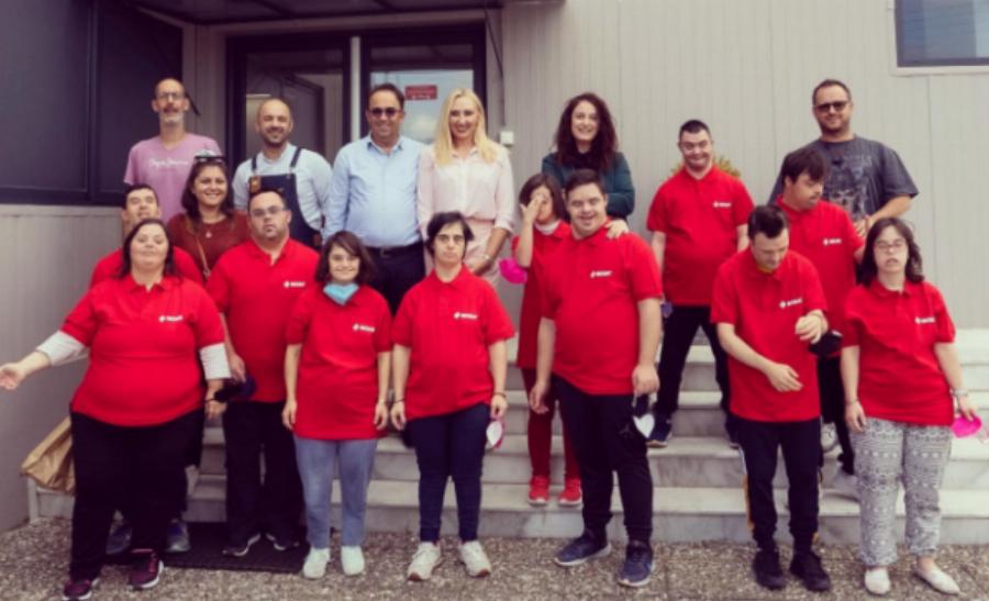 Παγκόσμια Ημέρα Ατόμων με Αναπηρία: Νέοι με σύνδρομο Down έγιναν barista και φτιάχνουν καφέ σε τρία μαγαζιά της Θεσσαλονίκης