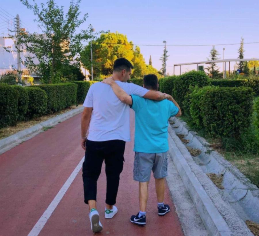 Γιώργος και Nίκος Τζερεμές: Δύο αχώριστα αδέρφια ο ένας με σύνδρομο Down που τους δένουν πολλά περισσότερα από την αγάπη