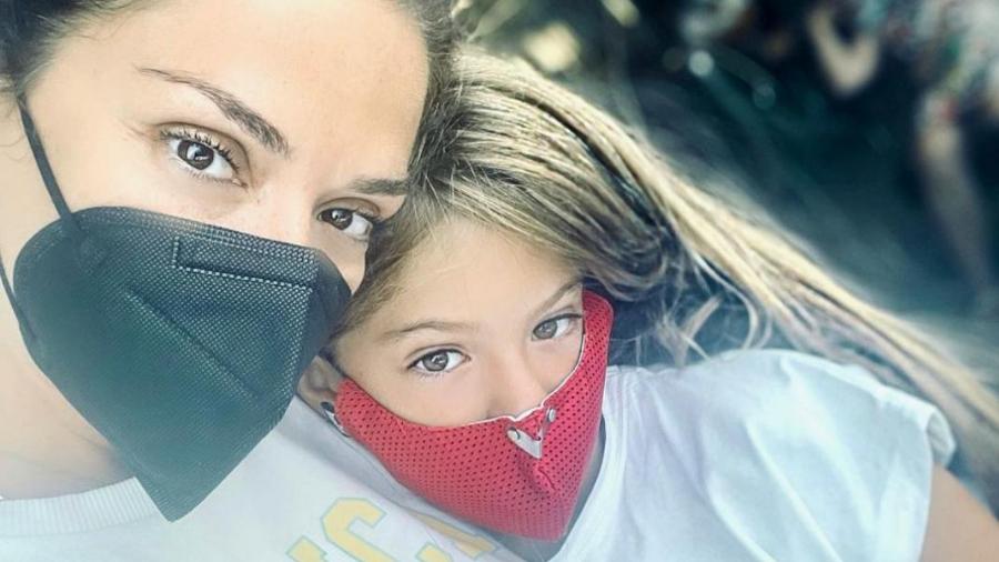 Μεγάλωσε και έγινε ολόκληρη κοπέλα: Η κόρη της Βάσως Λασκαράκη είναι ένα πανέμορφο κορίτσι με τα πιο εντυπωσιακά μαλλιά