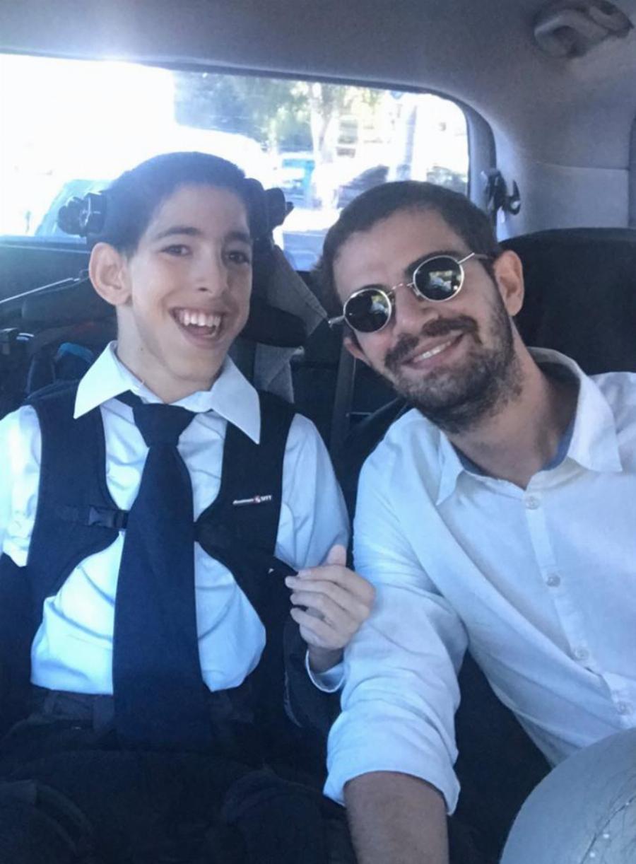 Παραδίδει μαθήματα ζωής: Ο 17χρονος Νικόλας με εγκεφαλική παράλυση τελείωσε το λύκειο με άριστα