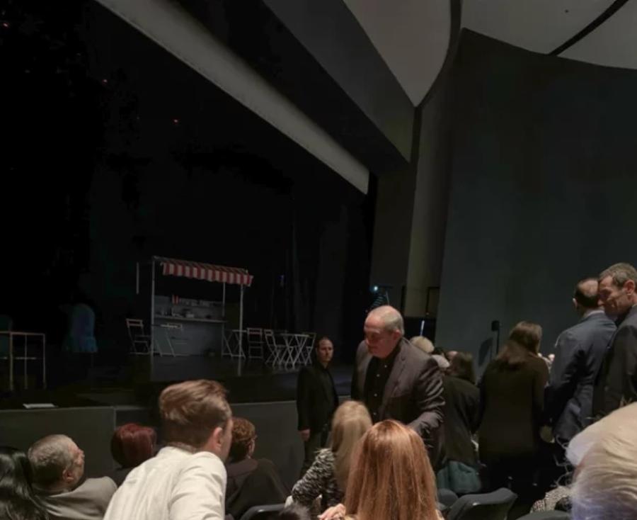 Πρώτη φορά πάνω στο σανίδι: Η Νατάσα Παζαΐτη εντυπωσίασε με τις θεατρικές της ικανότητες