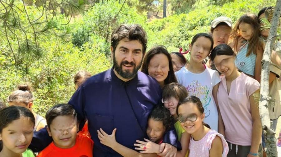 Το σημαντικό μήνυμα του ηθοποιού: Ο Μάριος Αθανασίου παρέχει δικηγόρο και ψυχολογική υποστήριξη στα θύματα της «Κιβωτού του Κόσμου»