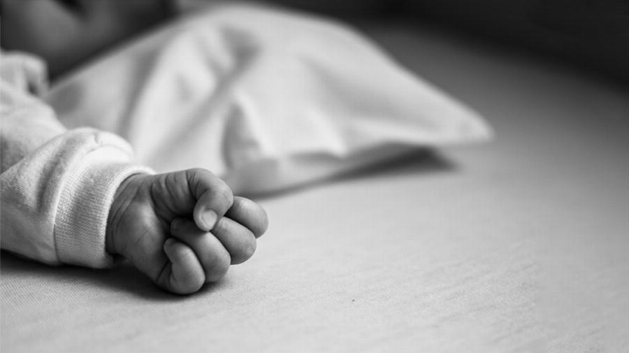 Ασύλληπτη τραγωδία στη Γλυφάδα: Βρέφος έπεσε στο κενό από 4ο όροφο πολυκατοικίας