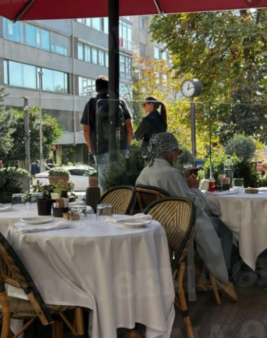 Δεν πήρε χαμπάρι πως τον τραβούσαν με το κινητό: Διέρρευσαν φώτο του Γιώργου Λιάγκα με μια μελαχρινή κούκλα, στην Κωνσταντινούπολη