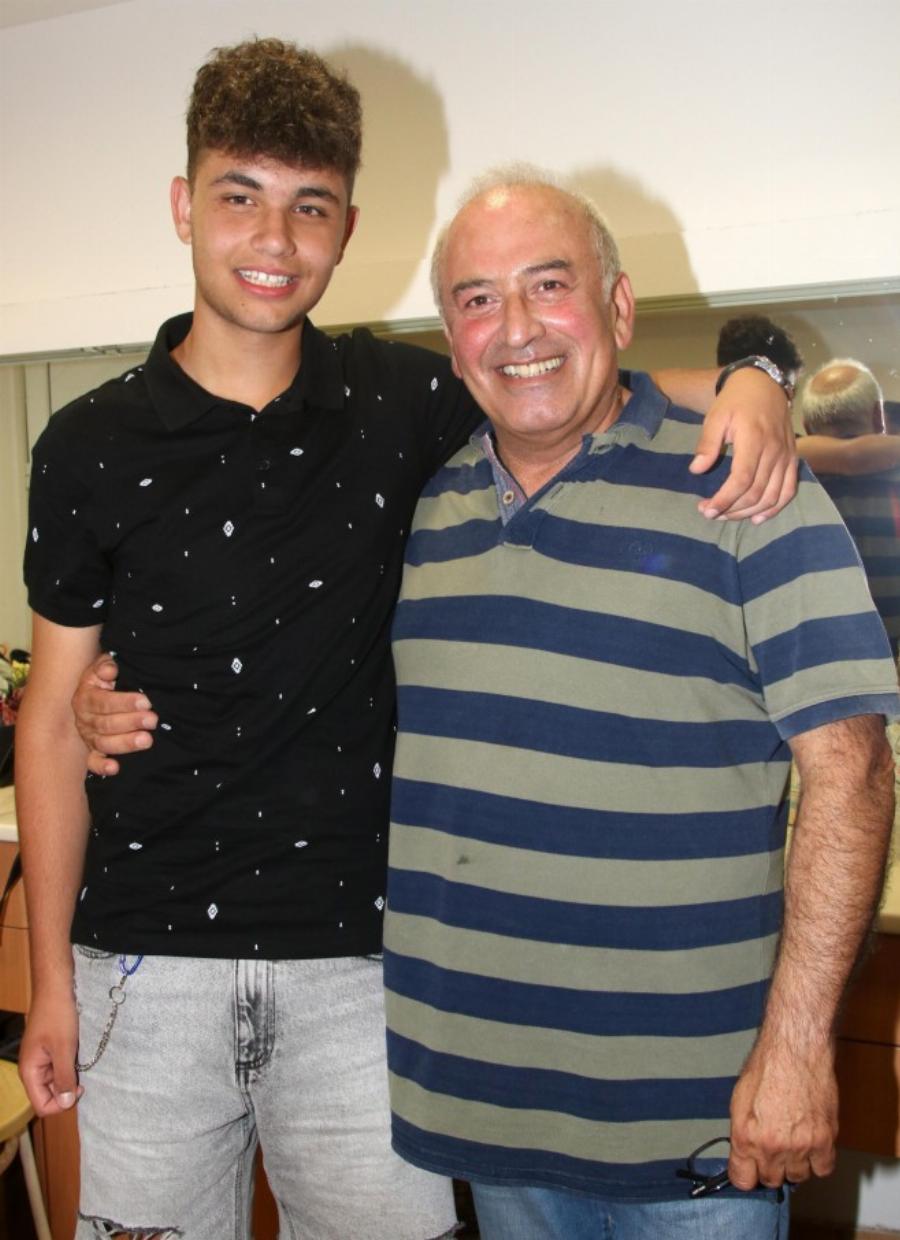 Περήφανος μπαμπάς με πλατύ χαμόγελο: Ο Δημήτρης Μαυρόπουλος μας συστήνει για πρώτη φορά τον 18χρονο γιο του