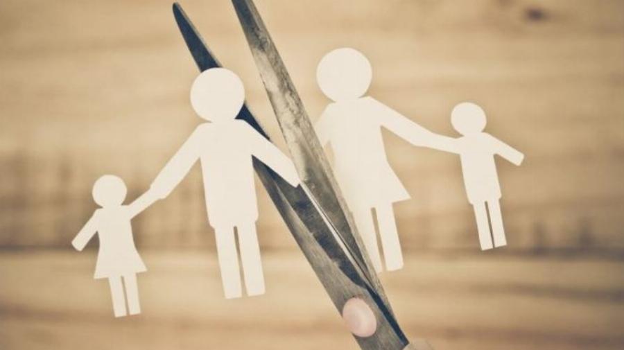 «Φιλοξενώ τον πρώην άντρα μου όποτε έρχεται να δει τα παιδιά. Είναι κακό;»