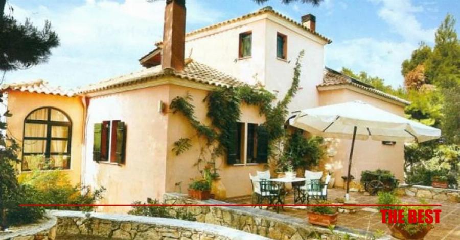 Παραμυθένιο με μεγάλη πισίνα: Το εντυπωσιακό εξοχικό της Μιμής Ντενίση στο Θεολόγο που θυμίζει μικρό παλάτι