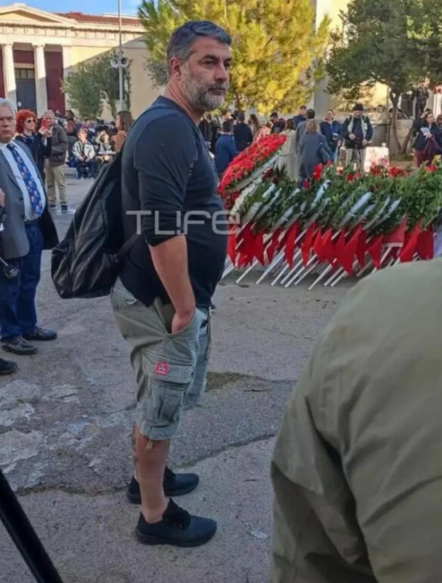 Οι 2 λέξεις που έγραψε ο ηθοποιός: Ο Βασίλης Μπισμπίκης στον εορτασμό της 49ης επετείου του Πολυτεχνείου