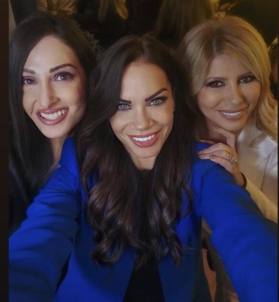 Πιο όμορφη από ποτέ με λαμπερό χαμόγελο: Η Ιωάννα Παλιοσπύρου τράβηξε όλα τα βλέμματα στο πάρτι της Ζήνας Κουτσελίνη