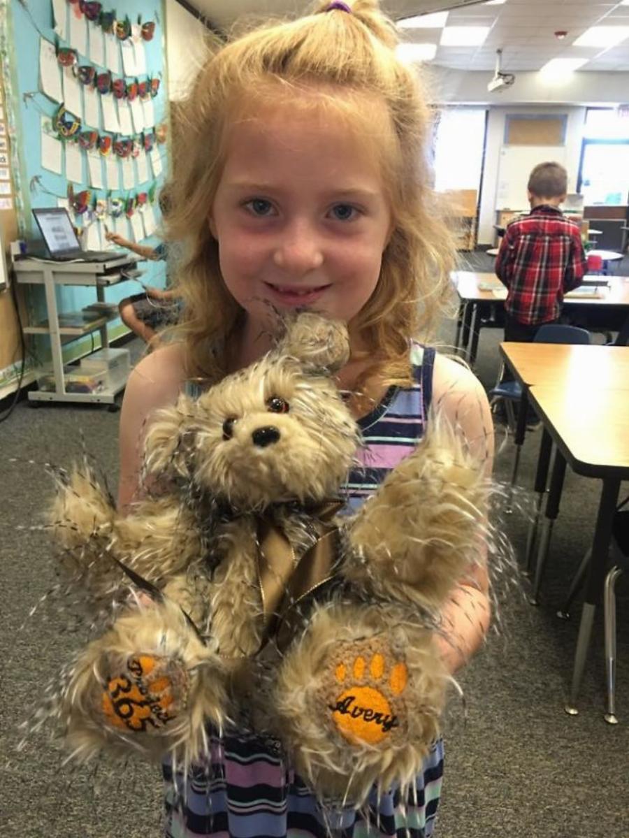 12χρονος συγκινεί: Το παιδί που έμαθε να ράβει λούτρινα παιχνίδια για να τα δώσει σε άρρωστα παιδιά