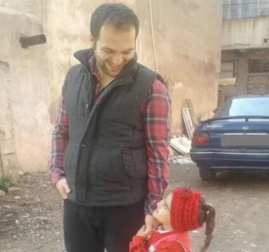 Σπαραγμός για το αγγελούδι: Ανείπωτος θρήνος για την μικρούλα που σκοτώθηκε μαζί με τον 34χρονο μπαμπά της μετά την βομβιστική επίθεση στην Ταξίμ