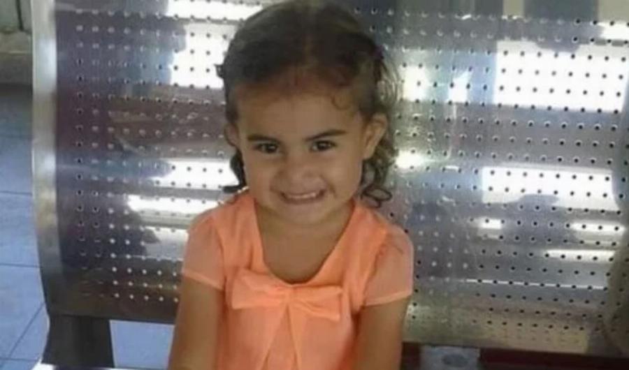 Σπαραγμός για το αγγελούδι: Ανείπωτος θρήνος για την μικρούλα που σκοτώθηκε μαζί με τον 34χρονο μπαμπά της μετά την βομβιστική επίθεση στην Ταξίμ