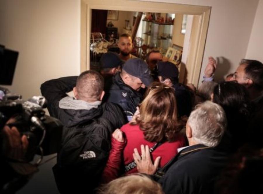 Τραγικές στιγμές για τη δημοσιογράφο Ιωάννα Κολοβού: Της έσπασαν τη πόρτα και της πήραν το σπίτι για χρέος σε πιστωτική κάρτα