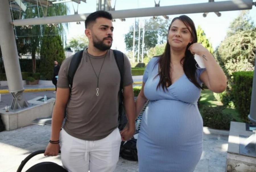 «Σαρανταρίσαμε σήμερα»: Χωρίς φίλτρα και ρετούς η Λάουρα Νάργες δείχνει πώς είναι το σώμα της μετά τη γέννα