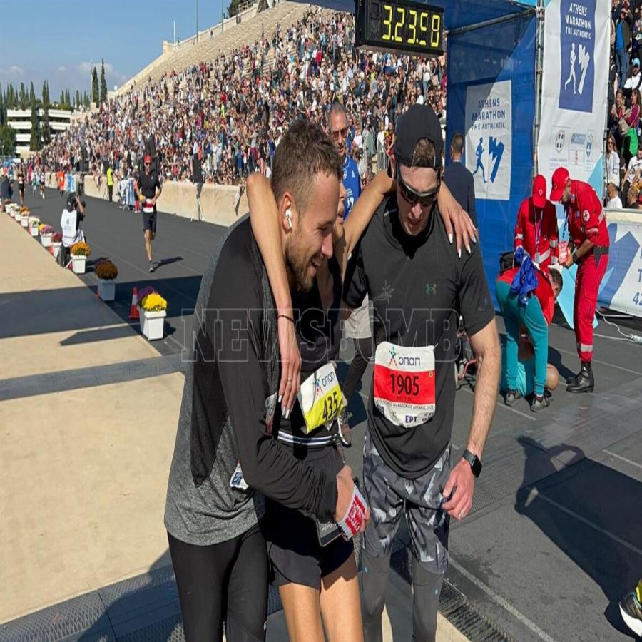 Συγκλονιστική στιγμή στον Μαραθώνιο: Πήραν αγκαλιά λιπόθυμη αθλήτρια για να φτάσει στον τερματισμό