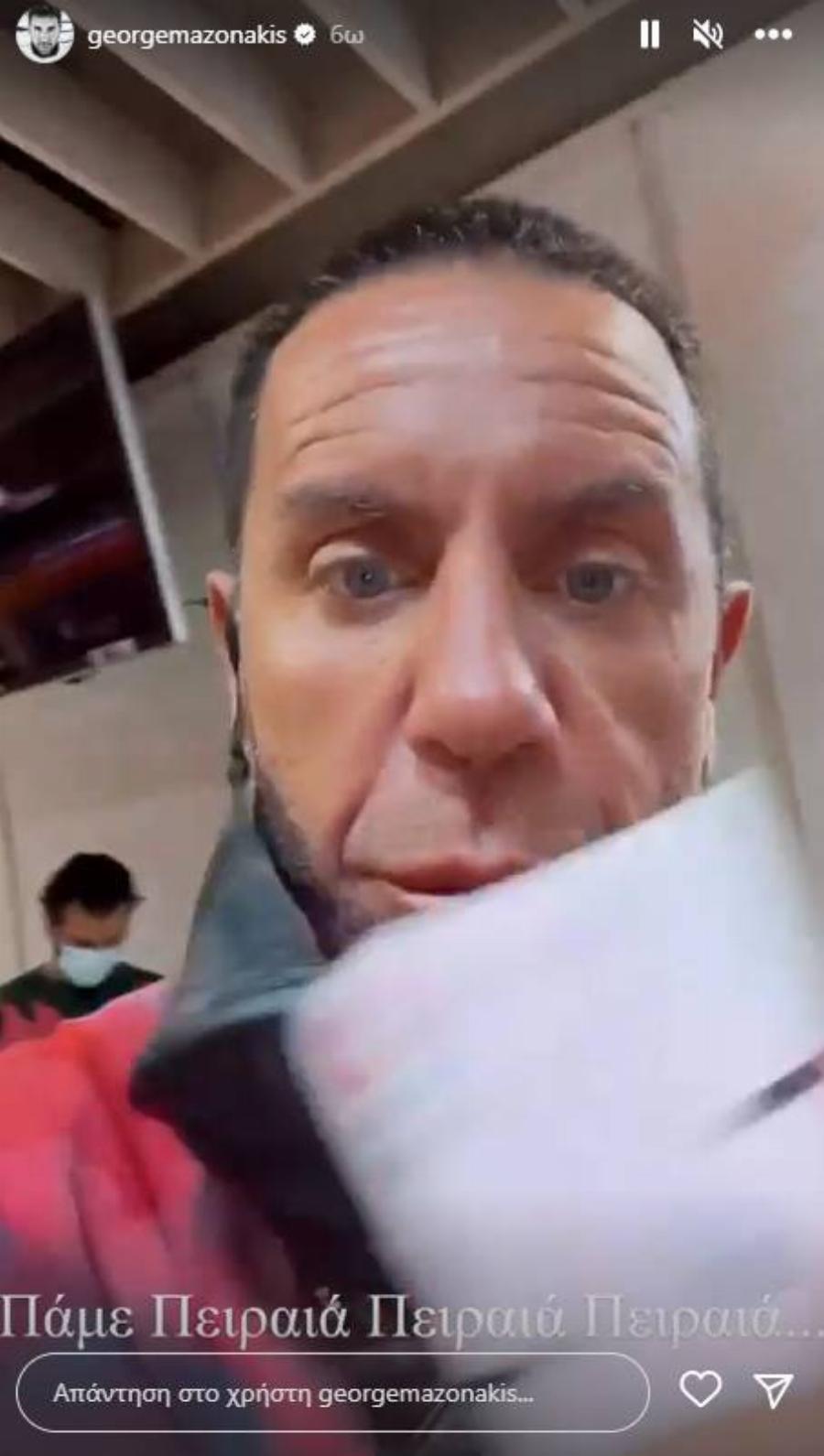 Όλα τα βλέμματα πάνω του: Ο Μαζωνάκης πήρε το Μετρό για Πειραιά και προκάλεσε πανικό με την εμφάνιση του